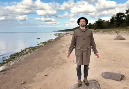 Lauris Valters pēc attiecību pauzes sievai velta aizkustinošu dziesmu «Domāju par Tevi»