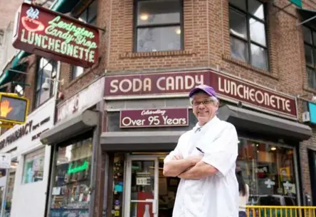 Lexington Candy Shop: Ņujorkas klasiskais saldumu un dzirkstošo dzērienu svētnīca kopš 1925. gada