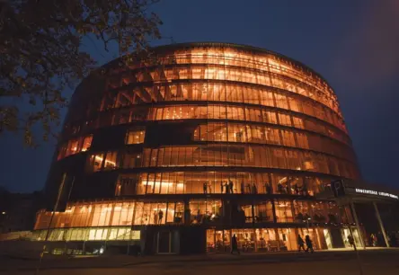 Liepājas «Lielais dzintars» svin 10. jubileju ar 250 mūziķu iespaidīgu «Gurres dziesmu» atskaņojumu