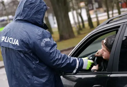 Līgo un Jāņu svētki uz ceļiem: Cerīga tendence dzērājšoferu skaitā, bet bezatbildības ēna joprojām klīst