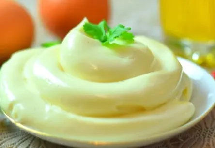 Mājās Gatavota Majonēze: 3 Vienkāršas Receptes Perfektam Garšas Sprādzienam