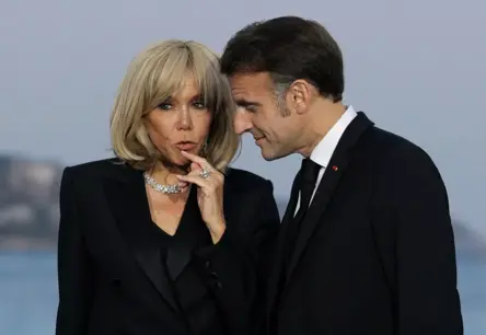 Makroni sūdz tiesā Kendeisu Ouvensu ASV par “globālu pazemošanu” un absurdu melu izplatīšanu