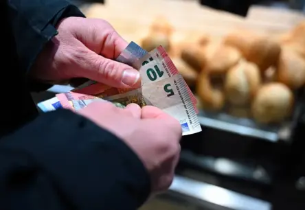 Maksātnespējas administrators aizturēta par 25 600 eiro piesavināšanos no izsolēm