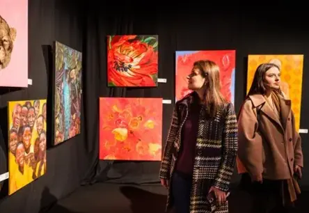 Mākslas pop-up galerija "Artists Runway" guvusi panākumus: pārdoti darbi par 18 000 eiro