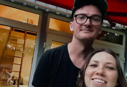 Māra Upmane-Holšteina un Goran Gora svin 17 gadu kāzu jubileju: mīlestības simfonija pāri radošiem ceļiem