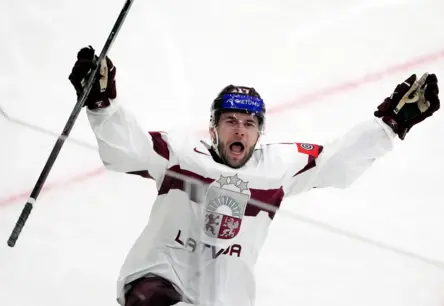 Mārtiņš Dzierkals ar diviem vārtiem iespaidīgi atklāj IIHF Čempionu līgas sezonu Prāgas "Sparta" rindās