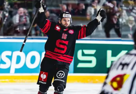 Mārtiņš Dzierkals novērtēts: iekļauts IIHF Čempionu līgas pamatturnīra simboliskajā izlasē