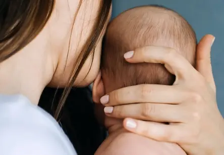 Mātes Nāves Gadījumu Samazinājums: Kā Uzlabota Aprūpe un Ģimenes Plānošana Glābj Dzīvības