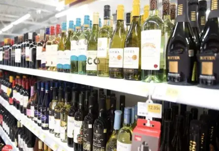 Mēnesis kopš alkohola tirdzniecības ierobežojumiem: vai pircēji ir pielāgojušies jaunajai kārtībai?