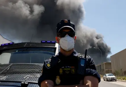 Milzu Ugunsgrēks Ķīmisko Vielu Noliktavā Pie Seviljas: Desmitiem Tūkstošu Iedzīvotāju Aicināti Palikt Mājās