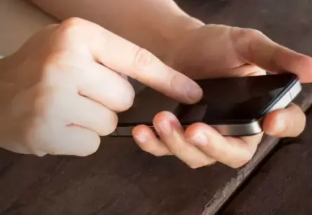 Modrība pret krāpniekiem: trešdaļa Latvijas iedzīvotāju izvēlas neatbildēt uz nepazīstamiem zvaniem