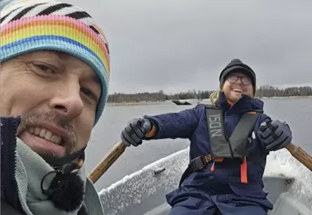 Mūzikas Spēks Cīņā par Dzīvību: "ReQi" un Draugi Velta Himnu Dēkainim Kārlim Bardelim