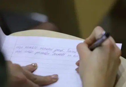 Naudas trūkuma dēļ "Pasaules diktāts latviešu valodā" pārtop par "Tautas diktātu"