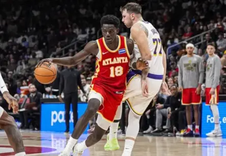 Ne gaidīta sensācija NBA: "Hawks" bez līderiem sagrauj "Lakers" uzvaru sēriju