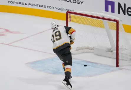 Neatkārtojams scenārijs NHL spēlē: Eklunda neveiksme un "Golden Knights" uzvara pagarinājumā