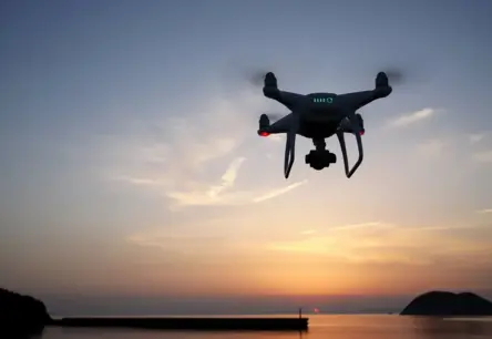 Neidentificēti droni uz laiku slēdz Kopenhāgenas un Oslo lidostas, traucējot aviosatiksmi