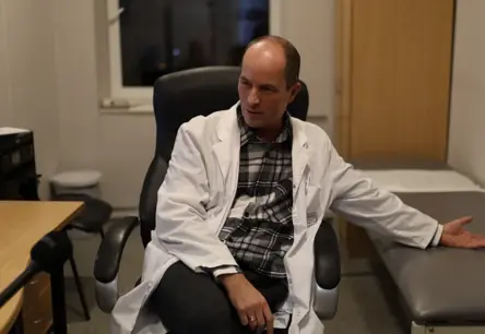 Neirologs Viškers atsāk pacientu pieņemšanu, neskatoties uz kriminālprocesu un sodu