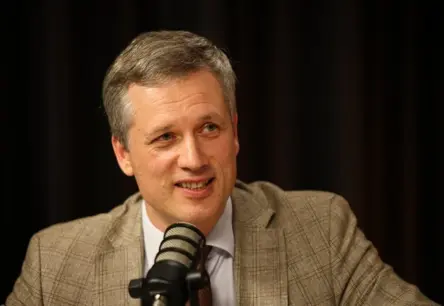 Neirologs skaidro: kāpēc sāpes izstarojas un kādus signālus sūta ķermenis