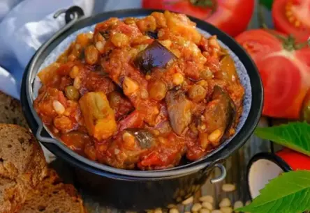 Nepārspējamā dārzeņu kaponata: vasaras garšas, ko saglabāt ziemai