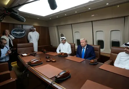 Neplānota vizīte Katarā: Tramps sarunās par mieru Gazā pirms Āzijas tūres