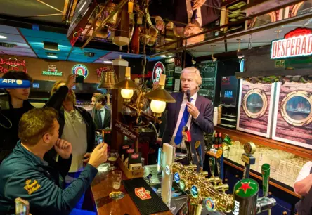 Nīderlandē izšķiras centristu un populistiskā spēka liktenis: mainīgā politiskā ainava un vēlētāju bažas