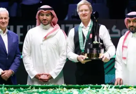 Nils Robertsons dramatiskā finālā pieveic Roniju O’Salivanu un kļūst par "Saudi Arabia Masters" čempionu