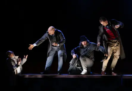 No lielā ekrāna uz skatuves: Teātra jaunumu apskats par filmu adaptācijām