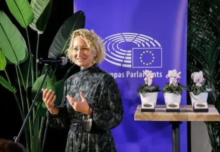 "No tādas skolas savu bērnu ar steigu izņemtu"; Dace Melbārde un Valmieras ģimnāzijas skolēnu protesti sociālajos tīklos