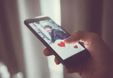 Noslēpumainā slavenību iepazīšanās lietotne „Raya“ – Vai tā ir domāta tikai izredzētajiem?