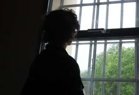 Notiesāto jauniešu skaits Latvijā samazinājies gandrīz uz pusi