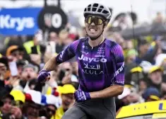 O'Konors triumfē brutālajā "Tour de France" Alpu karalienes posmā, Pogačars nostiprina vadību kopvērtējumā