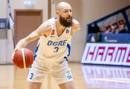 Ogres basketbola ikoniskākās bārdas īpašnieks Kārlis Apsītis turpinās aizstāvēt kluba krāsas astoto sezonu