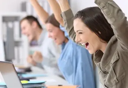 Oktobrī uzlabojas uzņēmēju un patērētāju noskaņojums Latvijas ekonomikā