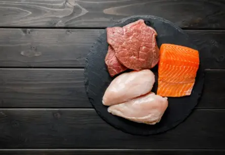 Onkologi brīdina: Pārāk daudz vistas gaļas var palielināt vēža risku