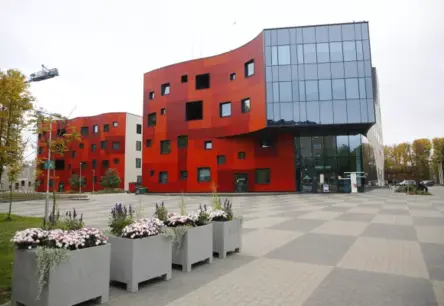 Pacientu šoks: Stradiņa slimnīcas "kosmiskās" stāvvietu cenas grauj uzticību un maciņus