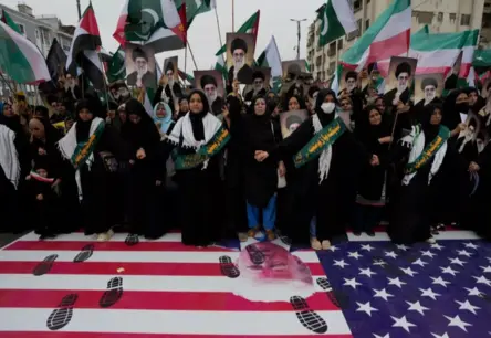 Pakistanas Paradokss: No Nobela Miera Balvas Nominācijas Līdz ASV Triecienu Nosodīšanai Irānā