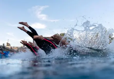 Parīzes Sēna atkal aicina peldēties: Vēsturiskā atgriešanās ar zinātnieku brīdinājumu par ūdens kvalitāti