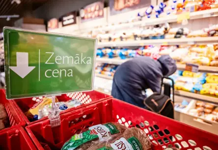 Pārtikas cenu dilemma: Sabiedrība turpina gaidīt solīto samazinājumu, valdībai un tirgotājiem zem lupas