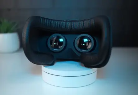 Pašdarināts VR brīnums: Kāpēc Apple un Meta varētu bažīties par 150 eiro austiņām?