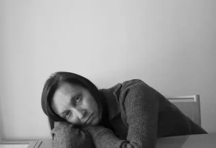 Pāvilostā atklās Aijas Zariņas piemiņas izstādi "Maigais svārsts"