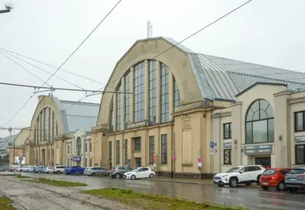 Pēc 1,3 miljonu eiro investīcijām Centrāltirgus Sakņu paviljons saņem skarbu kritiku par preču sortimentu