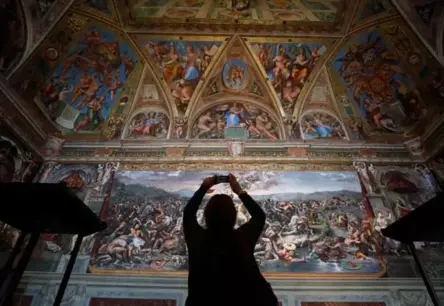 Pēc desmit gadu restaurācijas Vatikānā atdzimst majestātiskā Konstantīna zāle: Rafaēla atklājumi un vēstures liecības