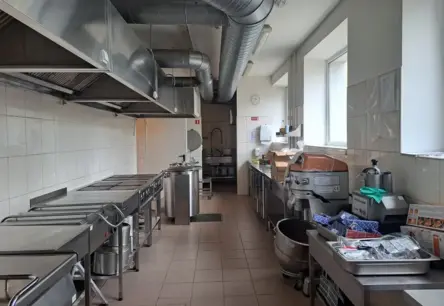 Pēc "iepirkuma-loterijas" drāmas: Rīgas skolās atjaunota ēdināšana, tiesvedība turpinās