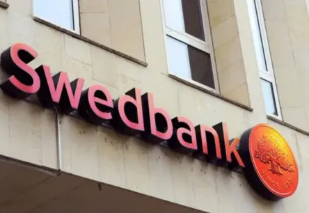 Pēc plašiem traucējumiem Swedbank pakalpojumi atkal pilnībā pieejami: Sabiedrība atgūstas no neziņas vakara