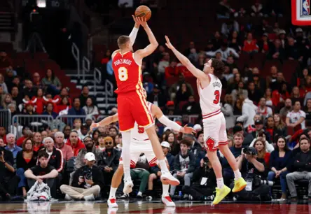 Pēc slimības Porziņģis atgriežas laukumā ar 27 punktiem, bet "Hawks" piedzīvo zaudējumu