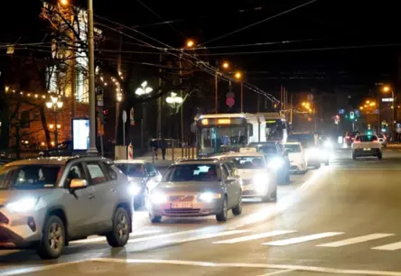 Piektdienas vakarā Rīgā uz Vecāķu prospekta izveidojās pamatīgs sastrēgums