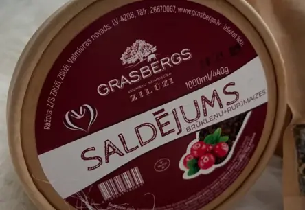 Piena un saldējuma ražotājs "Grasbergs" uz laiku aptur darbību: saimniecība pārstrukturizējas