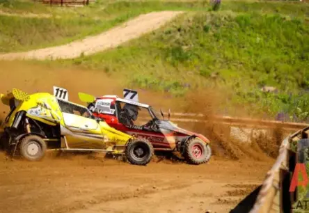 Pilskalnu trasē notiks vērienīgs autokrosa festivāls: Latvijas čempionāta 3. posms solās būt emociju pilns