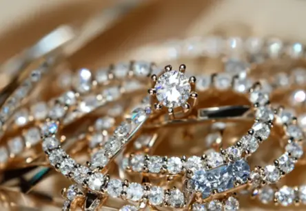 Pirmoreiz radīts zelta hidrīds: pārsteidzošs atklājums maina priekšstatus par elementu reakcijām