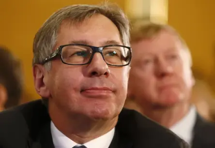 Pjotrs avens vēršas policijā pret ārlietu ministri baibu braži: "putina privātā baņķiera" apsūdzības sprādziens